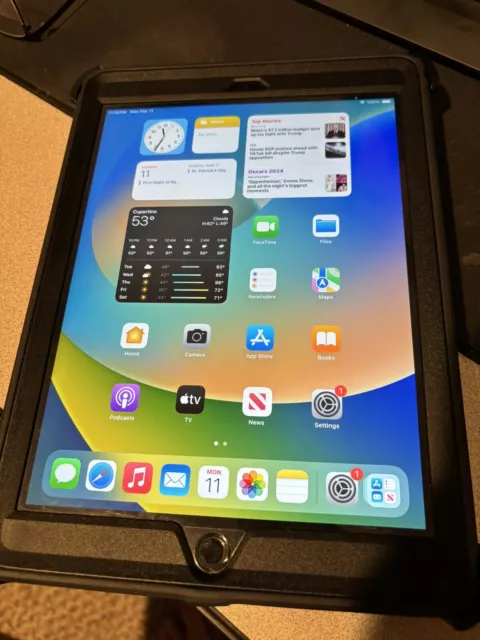 iPad de Apple con Otterbox Defender 6ta Generación 32 GB WIFI/celular (Desbloqueado) 9,7 A1954