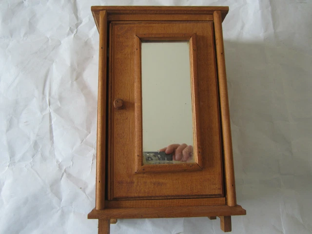 Armoire penderie à poupée ancienne – D'Yvette à Simone