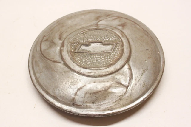 Vintage 1930's Chevrolet Car Truck Wire Spoke Wheel Rim Center Hubcap Part