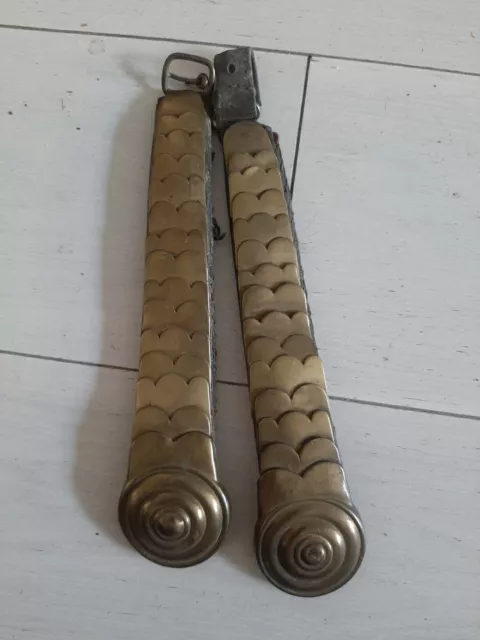 Paire de jugulaires pour casque de Cuirassier modèle 72-74, France. WW.1.