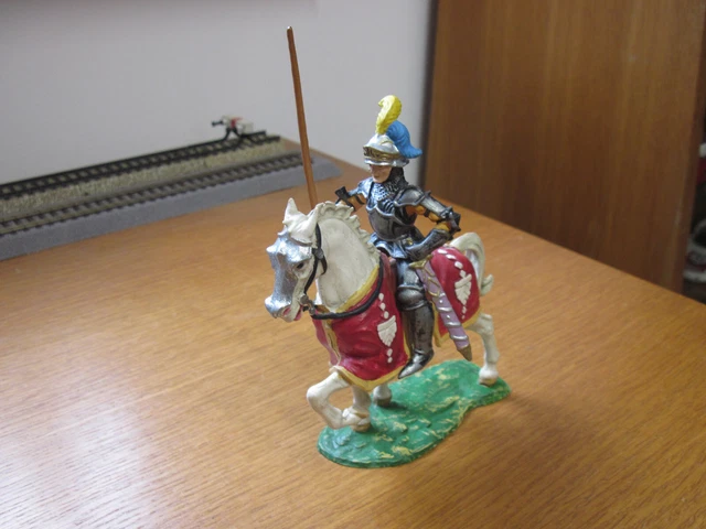 HAUSSER ELASTOLIN MOYEN Age 8854 Chevalier Cavalier Avec Hache Tres Bel Etat EUR 45,00 - FR HAUSSER ELASTOLIN MOYEN Age 8854 Chevalier Cavalier Avec Hache Tres Bel Etat EUR 45,00 - FR