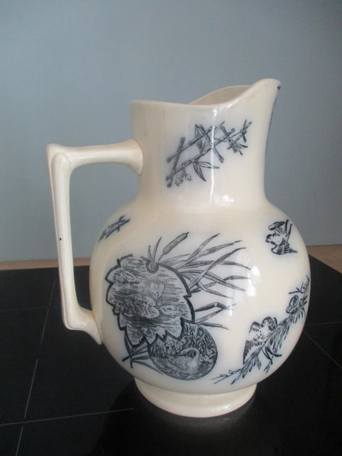 Grand Pichet / Broc Vase ancien Sarreguemines ? Hirondelles canard décor bleu 3