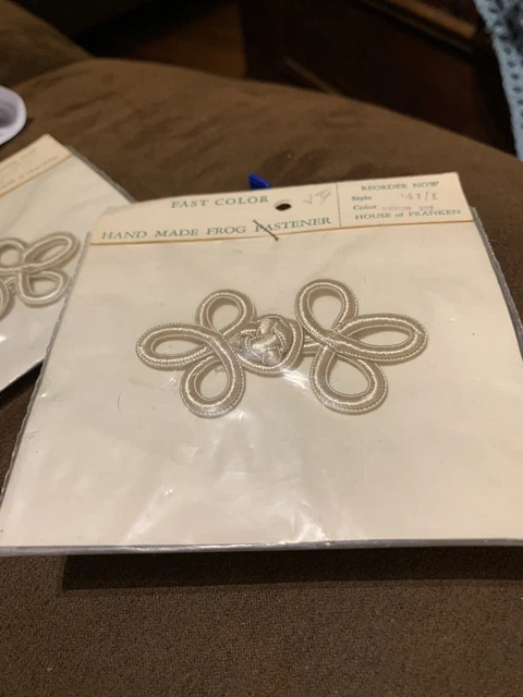 "Sujetador de rana beige de colección ~ hecho a mano en Japón ~ Franken Trimming Co NY ~2,75"