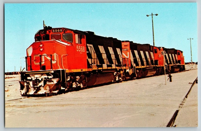 Montreal, Quebec - Canadian National #5568 Loco - Train - Vintage Postcard