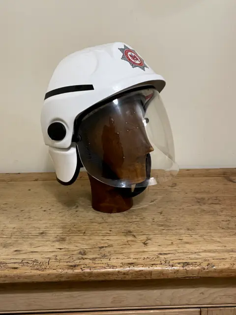 Vintage Fire Service Helmet White Cromwell F600 Fireman Firefighter