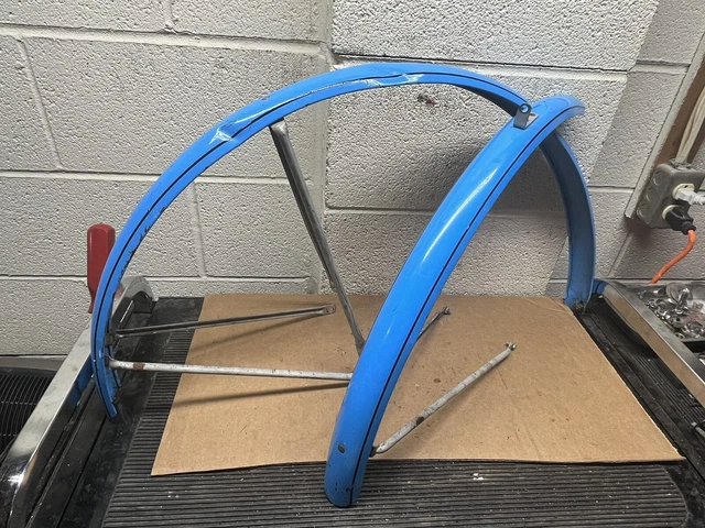 Vintage Schwinn Fender Set Opaque Blue 1974 Suburban Lightweight 27x1-1/4”