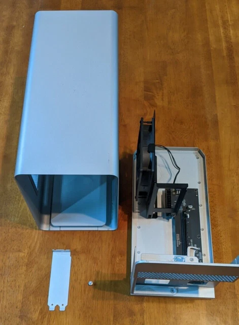 Razer Core X Chroma - Boîtier EGPU Externe Thunderbolt 3 - 700W - Noir - Neuf