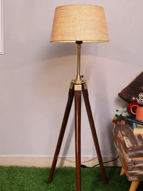 Dreibeinige Stehlampe im Vintage-Stil aus Holz, braune polnische...