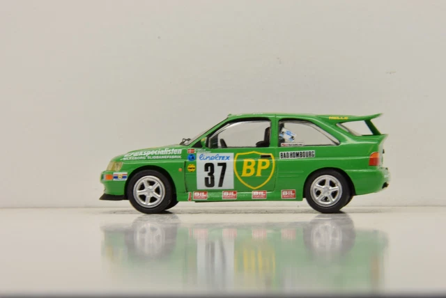Kit Monté Provence Moulage – Ford Sedan Tudor 1946 – Verte – Échelle 1:43