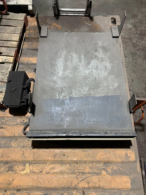 vehicle wheelchair lift