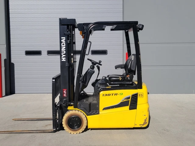 2017 Hyundai 13Btr-9 Electric 3 Stage Mast 2600 Lb Side-Shift Cushion Forklift