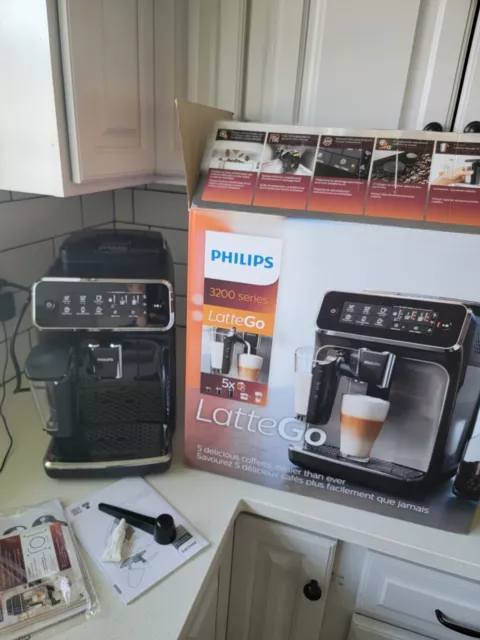 https://www.picclickimg.com/h9YAAOSwMItlGu5T/Philips-3200-LatteGo-Super-Automatic-Espresso-Machine-Black.webp