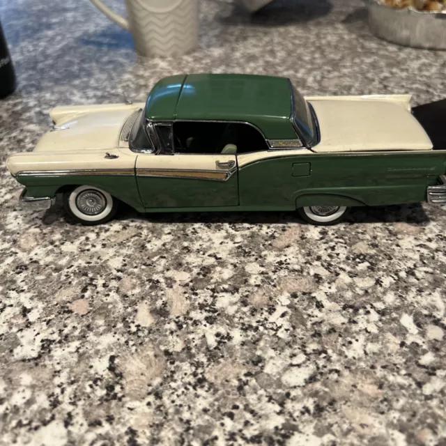 1957 Ford Fairlane Skyliner, green in 1:24 scale by Danbury Mint READ!