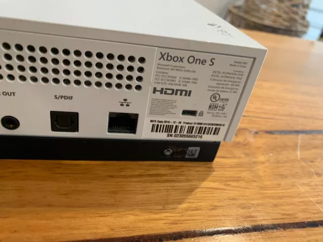 Microsoft Xbox One S 500GB Home Console - White 3