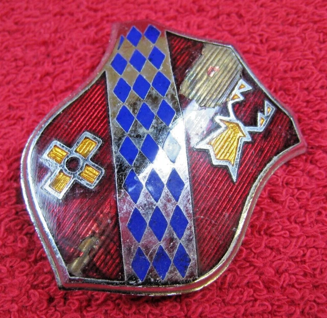 insigne de poitrine métal émaillé commune du Rayol Canadel hommage numéroté