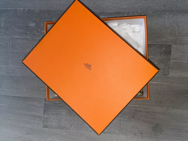 Authentic Hermes Paris Empty Box Gift Storage 11"x9"x3"  28,4x22,5x7,4 cm Defekt