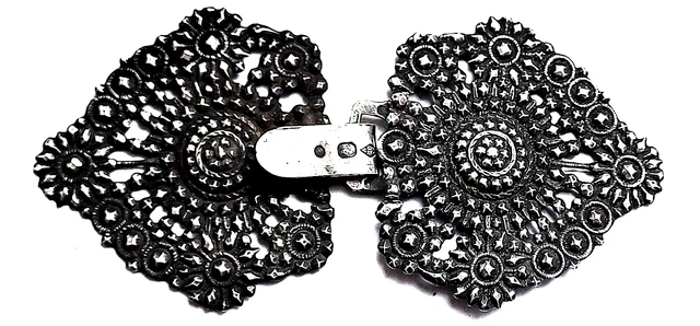 Pendentif Ancien En Argent - Boucle De Cape XIXe Siècle Transformée En Bijou (poinçon Vieillard)
