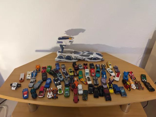 Große Sammlung an Hot Wheels mit Mobile Kommandozentrale