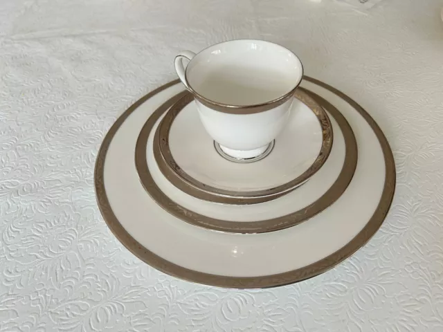 Lenox Landmark Platinum 5 Piece Place Setting
