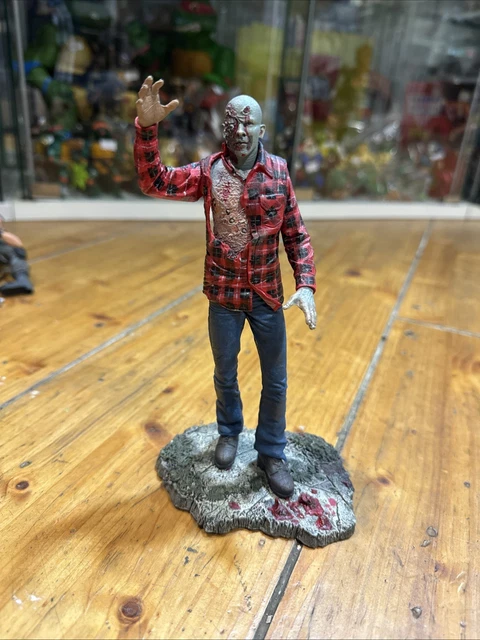 NECA Plaid Shirt Zombie フィギュア　未開封 NECA Movie Maniacs Series 4 Plaid Shirt Zombie Action Figure