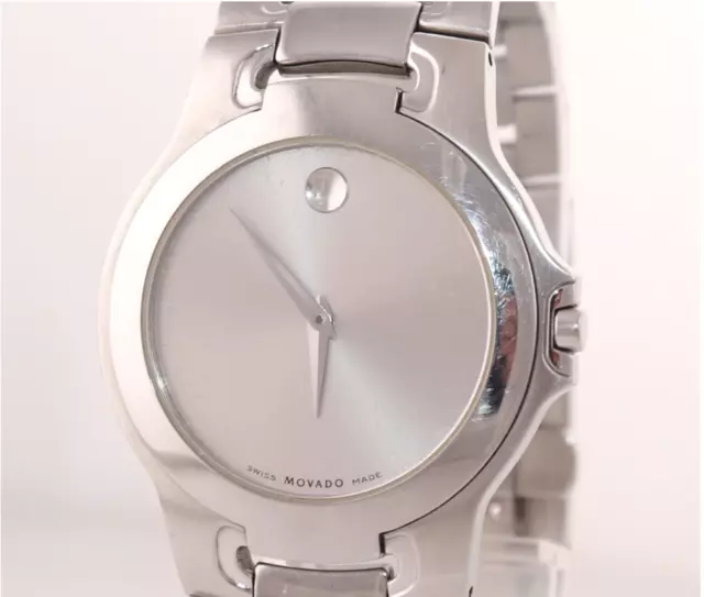Orologio da uomo Movado Museum Zaffiro in acciaio inox 84-G1-1898 con incisione