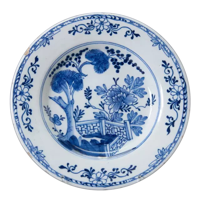 Nice Dutch Delft Blue plate, Chinoiserie decoration, 18th. ct. Porceleyne Bijl.
