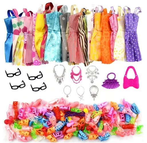 + Lotto 42 Pz Vestiti Accessori Collane Abiti Scarpe Gioielli X Barbie E Bambole