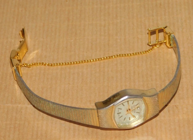 Montre-bracelet manuel suisse de Tissot en or jaune 18 carats pour femmes 17 rubis, 1965