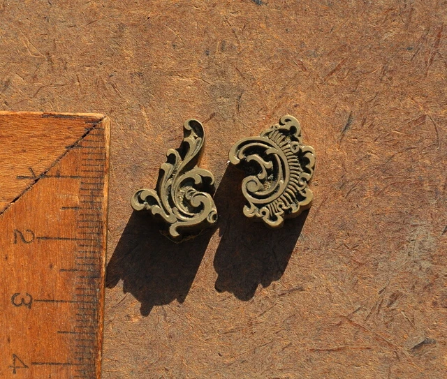 2x Messingornament Zierornament Messing Buchbinden Jugendstil Ornament Deco alt.