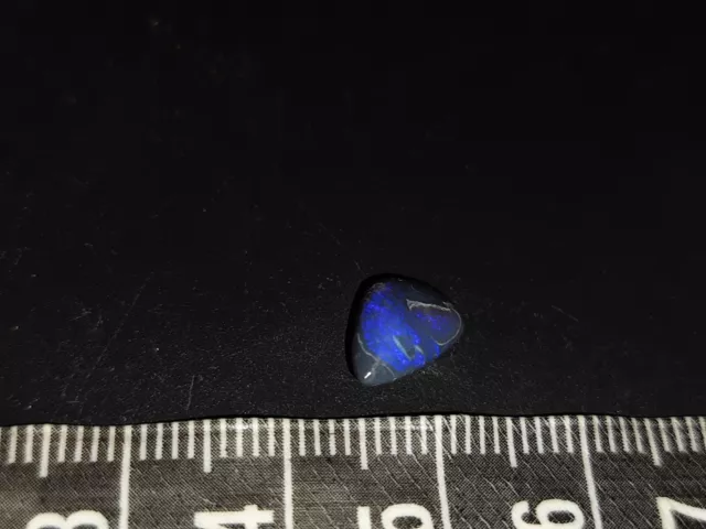 Opalo Australiano Natural, Black Opal From Lightning Ridge, 1,575 Cts Multicolor