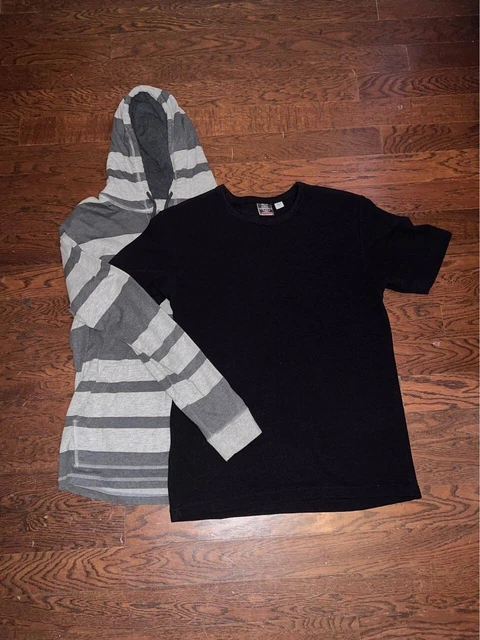 lot of 2 Men's Shirts- gray longsleeve hoodie and black shirt - Size L