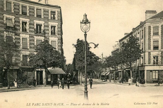 Le Parc SAINT MAUR DES FOSSES Place et avenue de la Mairie Le Lampadaire