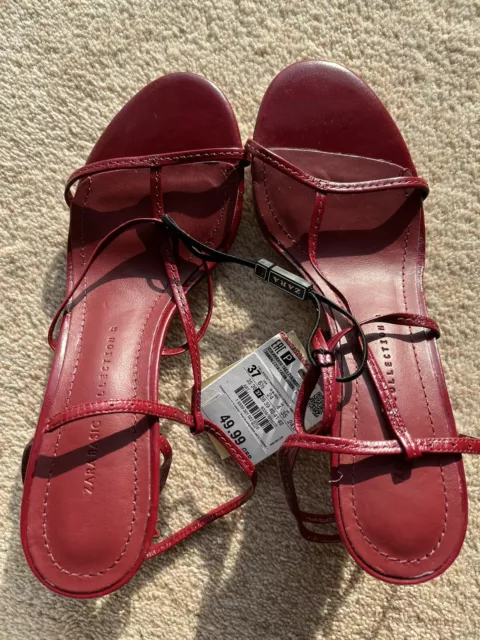 Red sandals deals size 4