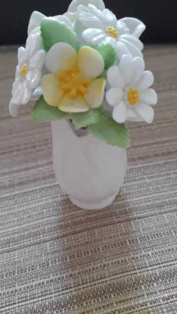 Royal Doulton Fine Bone China Vase of Daisies and Buttercups