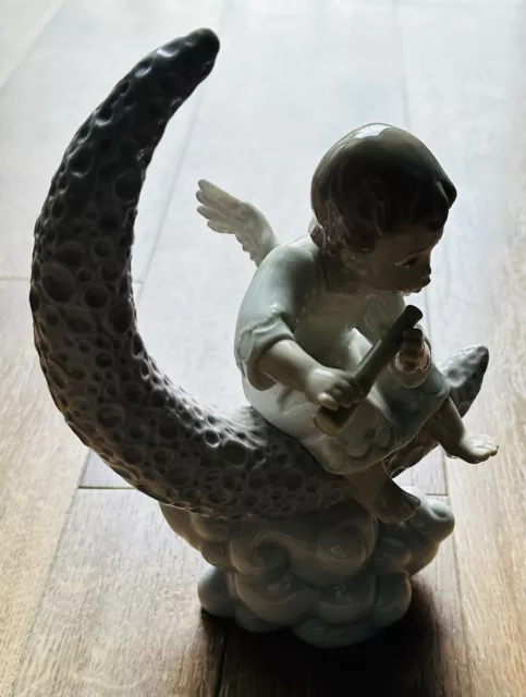 Lladro Exploring The Stars Porcelain Figurine 6839 Baby Angel on Moon in Box