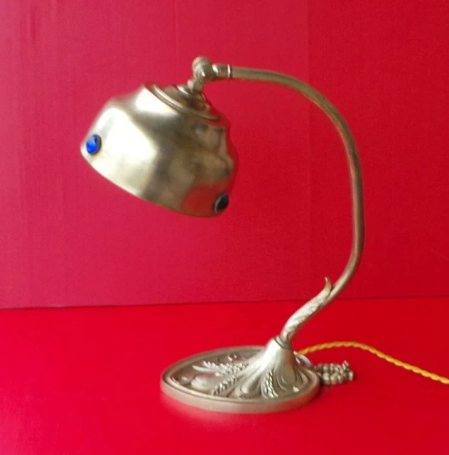 Ancienne lampe à pétrole en laiton La Parisienne - abat