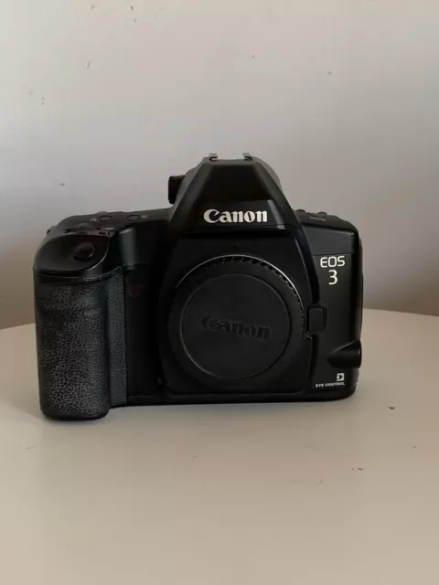 Canon EOS-3 35mm SLR film camera body