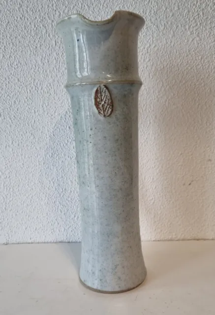 Joli et original pichet en grès vernissé,  poterie signée Hélène Roland ??