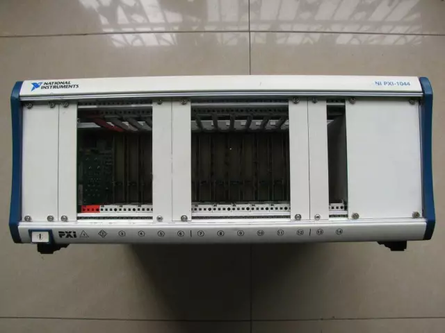 UNO USATO telaio National Instruments NI PXI-1044 PXI