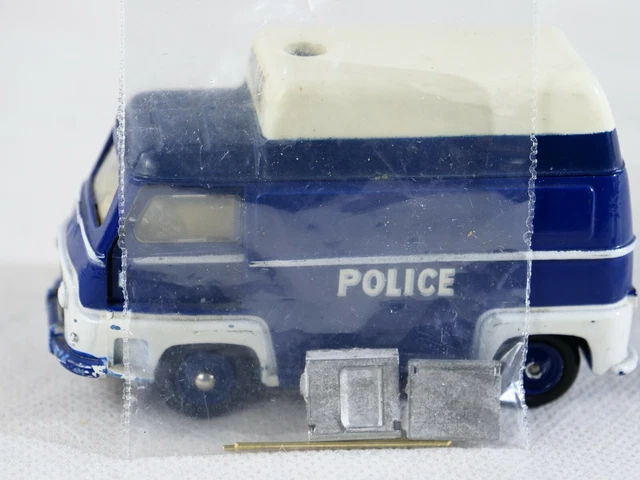 Tracteur Renault E30 CIJ France – Miniature 1/64 En Kit – Neuf En Sachet