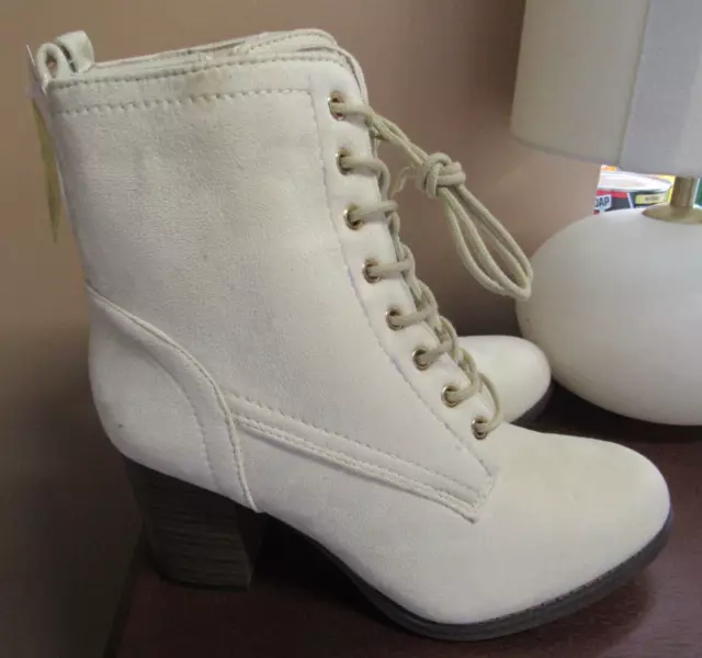 Women's 7, Unbranded, Ivory Faux Suede Heeled, Lace-up Ankel Booties Sh-2 2