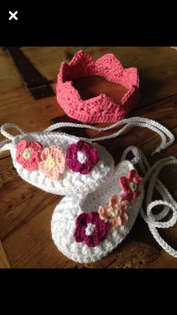 CONJUNTO BEBE 0/3 Meses Patucos Corona Rosa Blanco Ganchillo