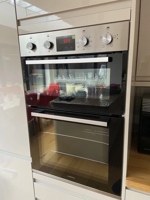 Lamona built outlet under double oven