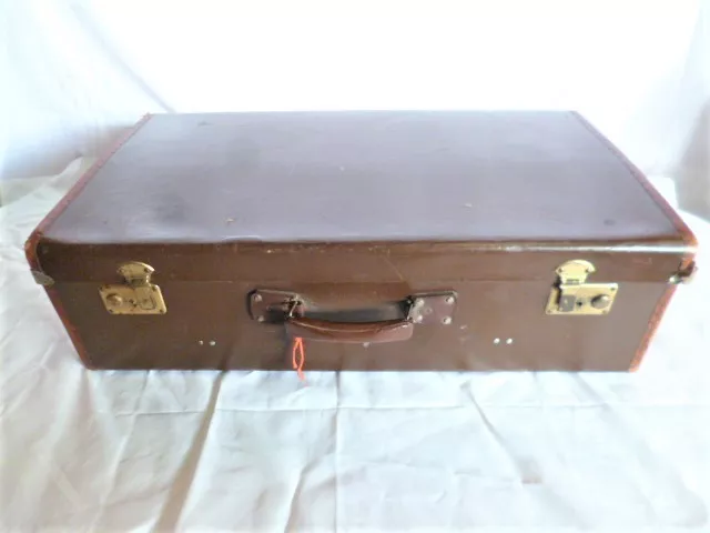 Nachlass.Sehr schöner dekorativer alter Reisekoffer mit Patina-Ansehen