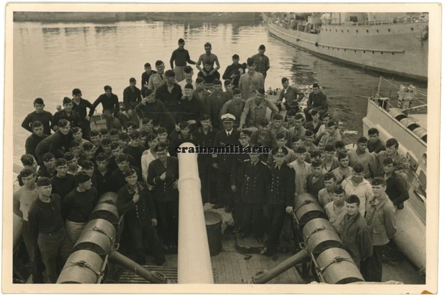 ORIG. FOTO PORTRAIT Kommandant Minensuchboot Schiff M24 im Hafen in