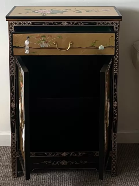 Chinese Gold Leaf Cabinet with Mother Of Pearl 3