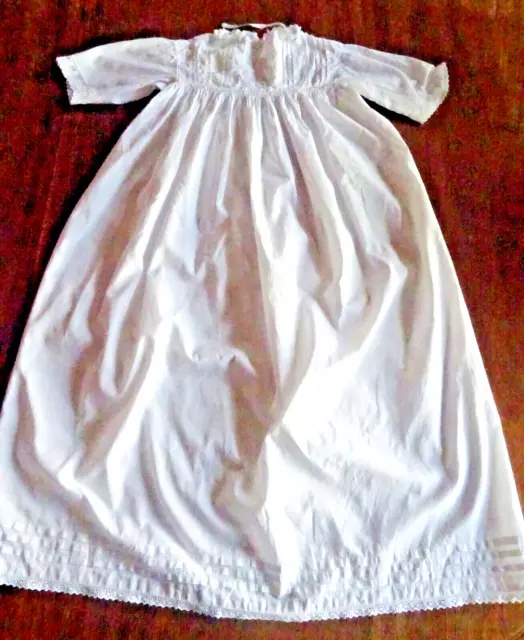 Robe de Baptême /petite fille/Bébé/Poupée en coton brodé petits plis et dentelle 3