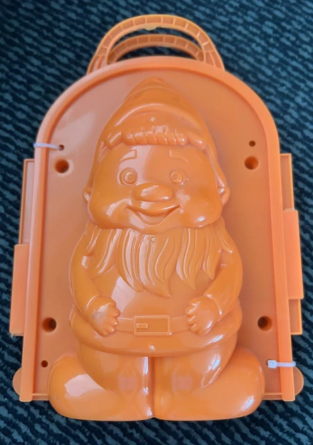 Plastic GNOME Shape Snow/Sand Mold Toy Kit Beach Toy ❄️🏝️