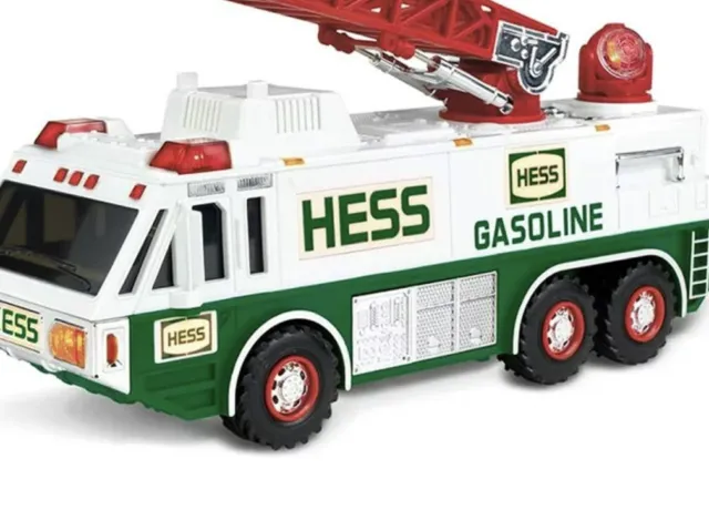 VTG 1996 Hess Emergency Truck In Box Toy Collectible Gas & Oil Co Fuel Green Kid