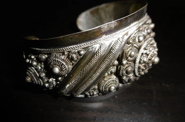 Bracelet Manchette Vintage Gil D’Ageno Paris 1970 – Métal Doré, Longueur 18cm, Rare